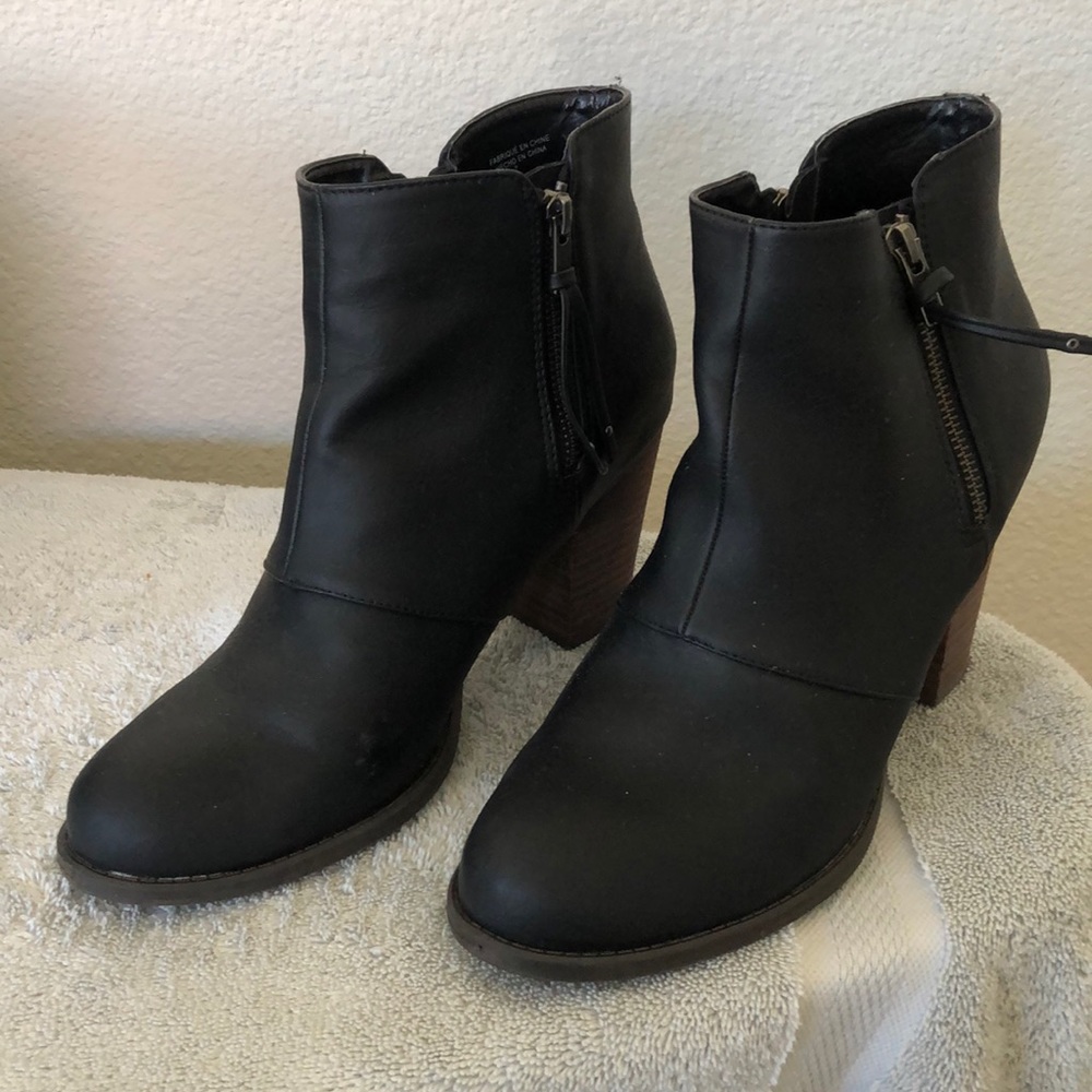 American Eagle Outfitters Booties Black
